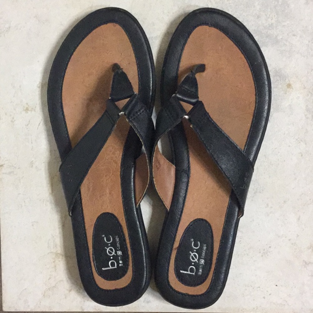 b.o.c. black leather flip flop sandals